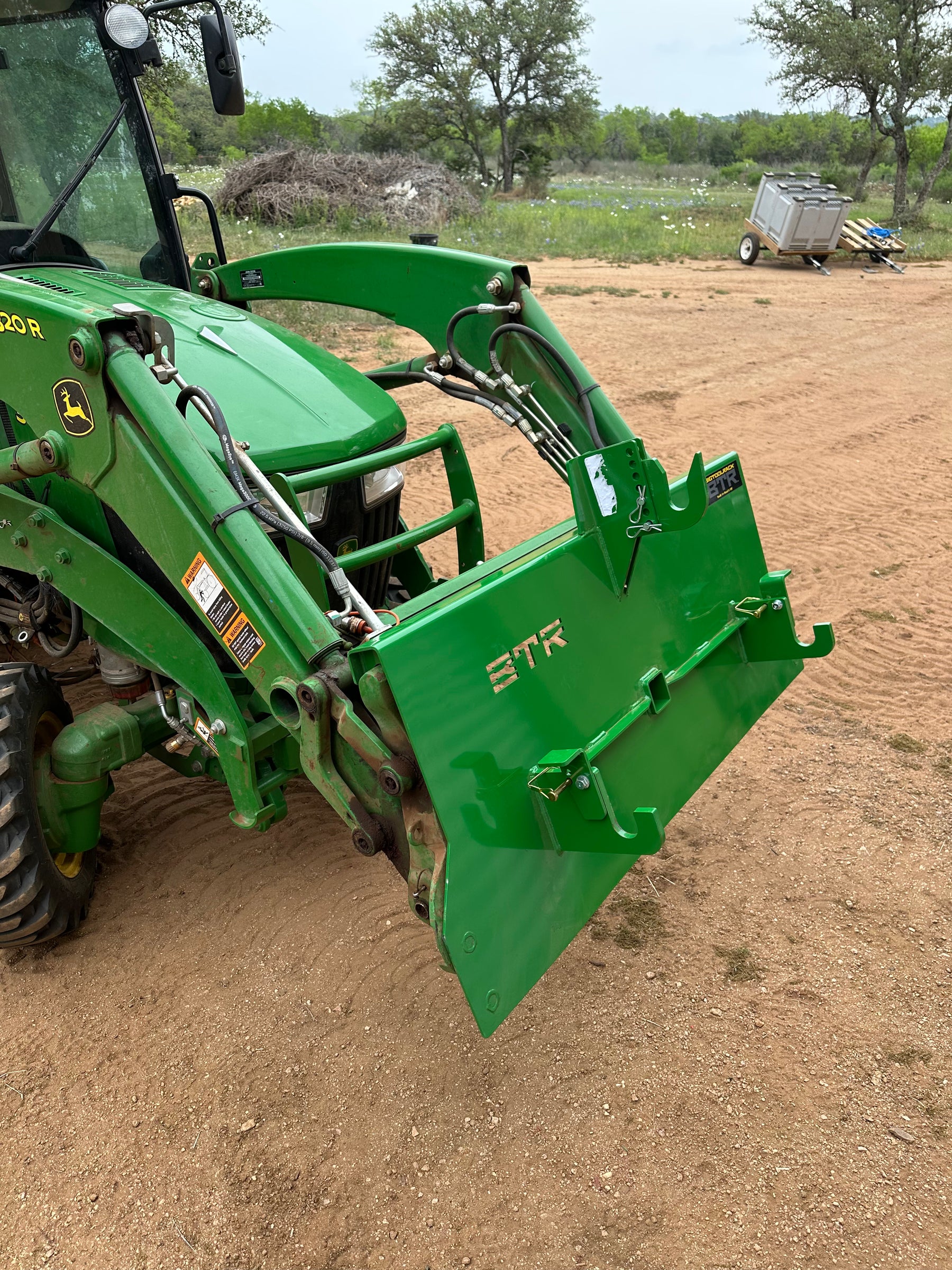 Bigtoolrack JDQA Quick Hitch Fits John Deere JD Quick Attach Loaders
